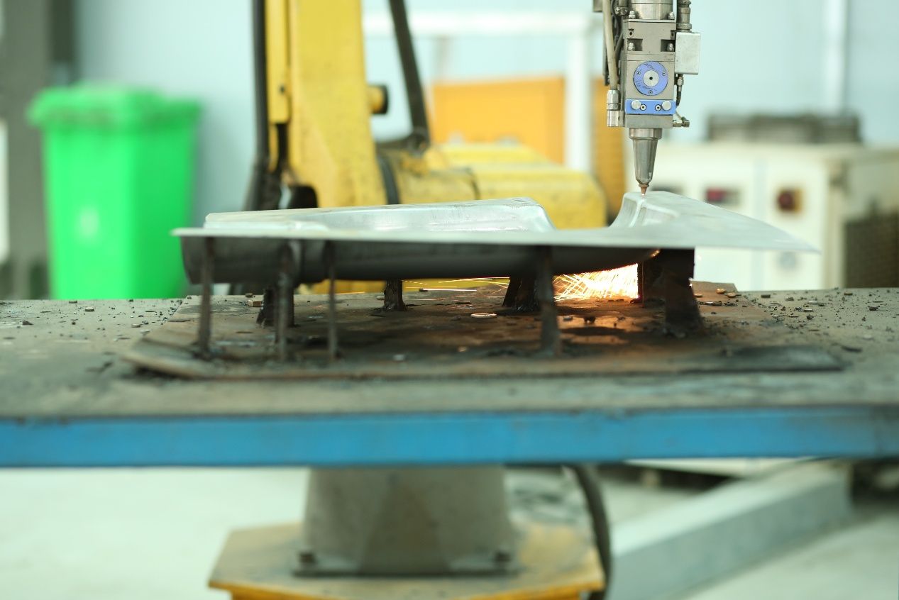 Sistemul automat de alimentare Debabrother care realizează o transportare eficientă și de precizie