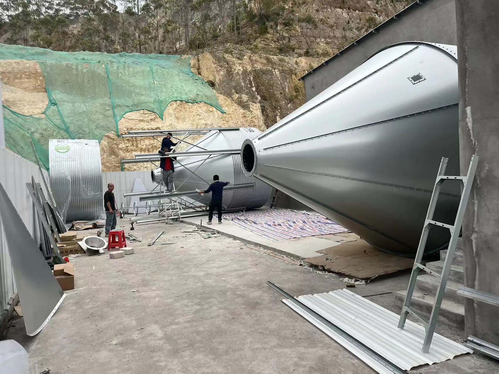 Proiectul de fermă de porci la scară largă Debabrother din Guangdong În construcție, cu o capacitate anticipată de 300.000 de purcei pe an